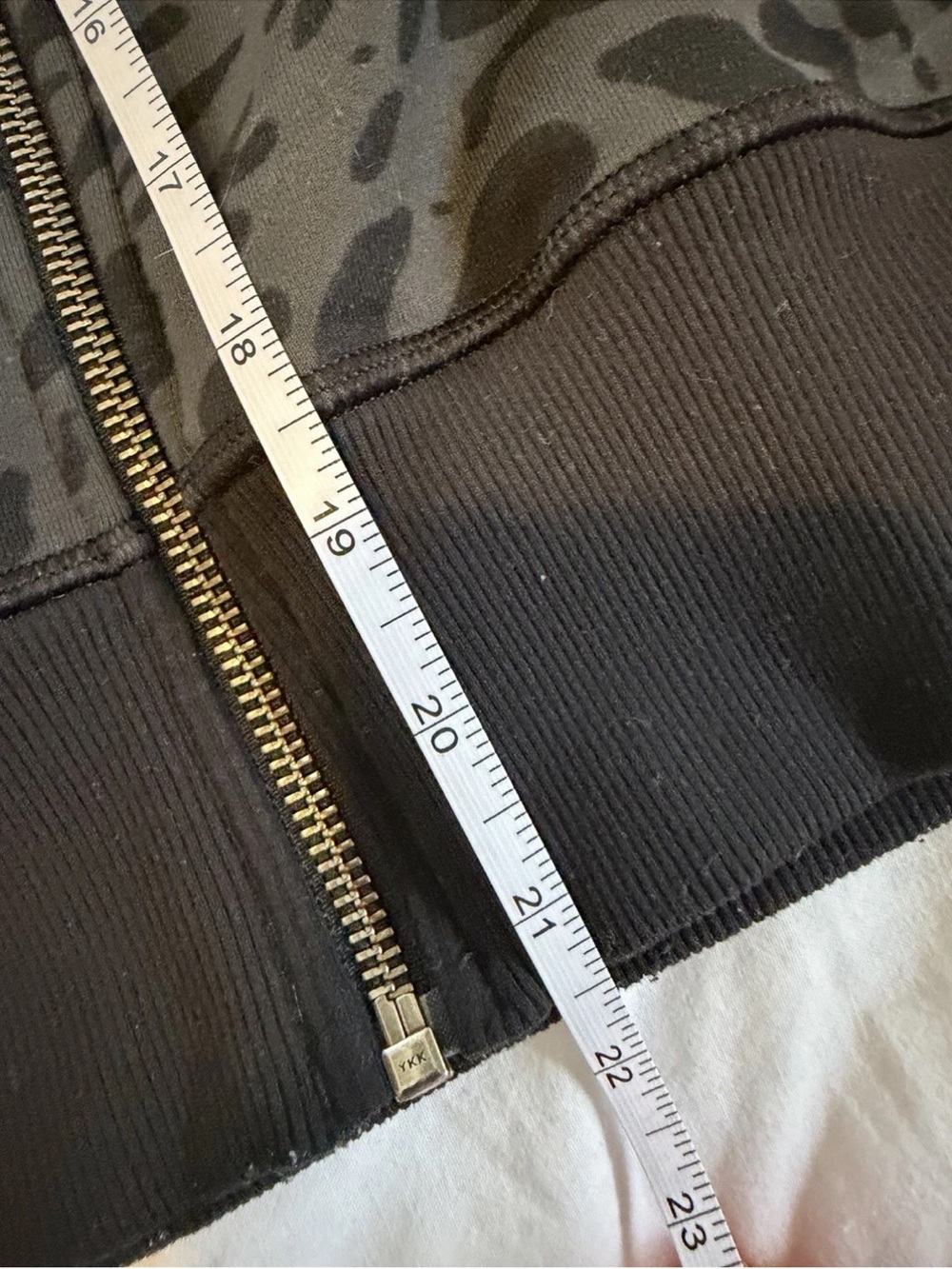Lululemon Black Leopard Print Scuba Zip Hoodie Jacket Size 2 - Picture 5 of 6